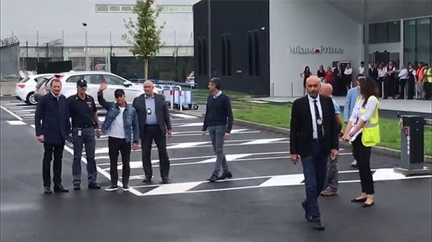 Inter Milan fans give Alexis Sanchez hero’s welcome after Manchester United agree loan deal - Bóng Đá