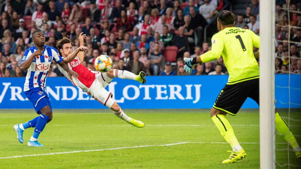 Không Văn Hậu, SC Heerenveen thua đậm Ajax - Bóng Đá