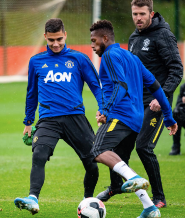 Ở buổi tập mới nhất, cơn mưa nặng hạt đã không làm ảnh hưởng tới các cầu thủ Man United.
