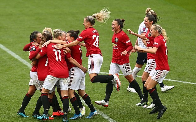 Phung phí cơ hội, Liverpool phơi áo 2 bàn trắng trước Man Utd - Bóng Đá