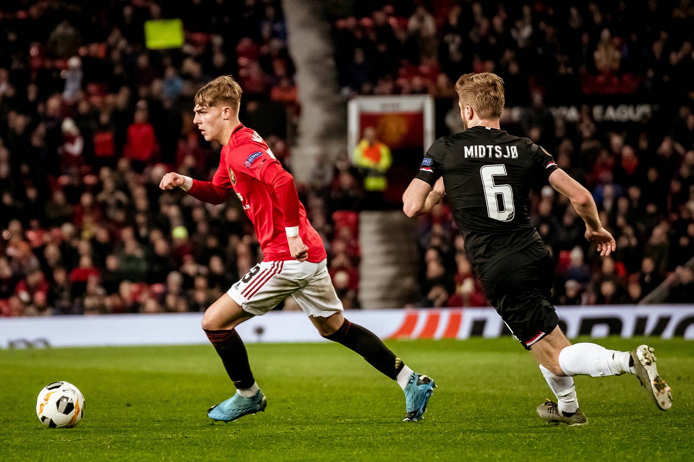 Man Utd hủy diệt AZ, một
