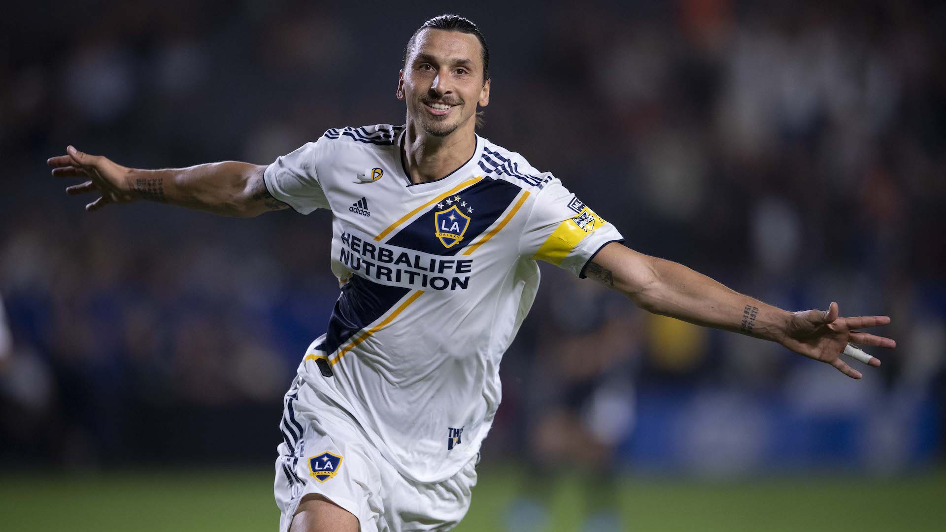 Ibrahimovic chốt xong tương lai.