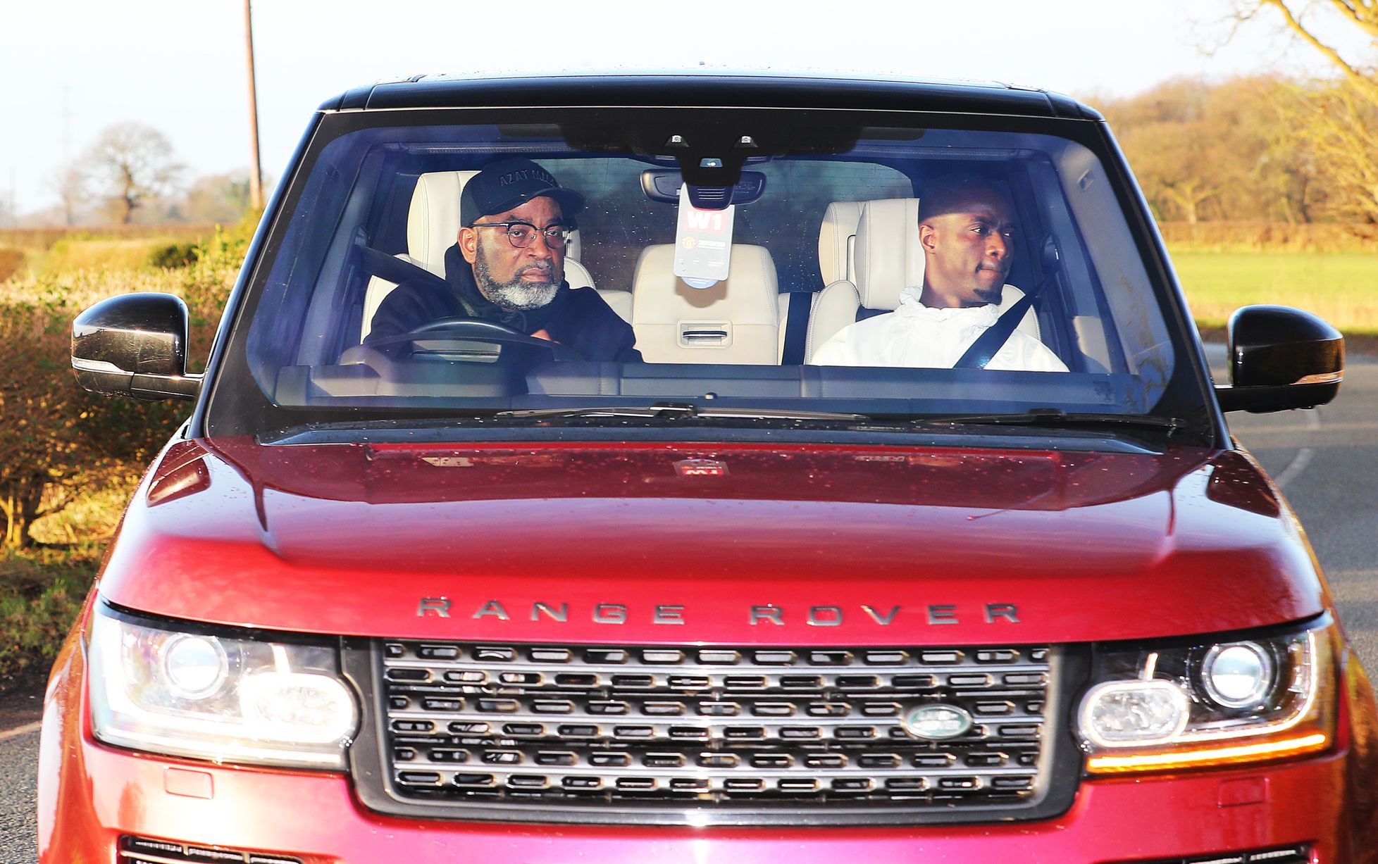 Anthony Martial and Jesse Lingard leave Manchester United training just FIFTEEN MINUTES after arriving - Bóng Đá