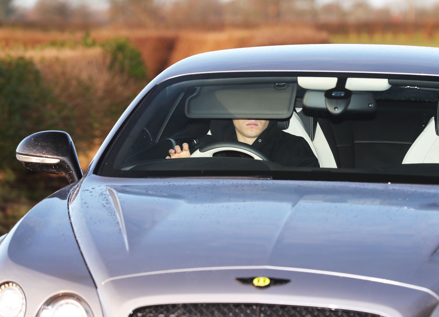 Anthony Martial and Jesse Lingard leave Manchester United training just FIFTEEN MINUTES after arriving - Bóng Đá