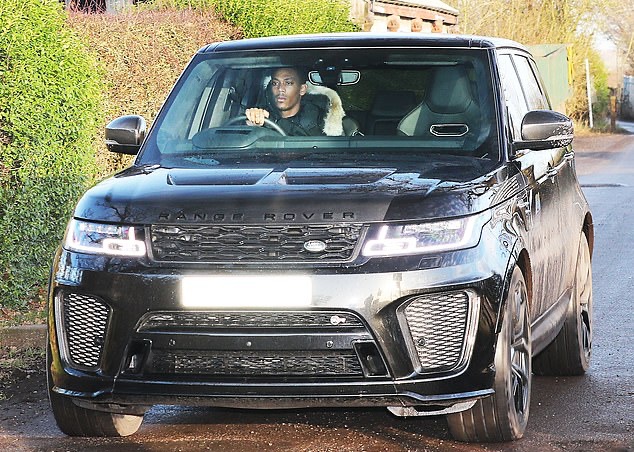 Anthony Martial and Jesse Lingard leave Manchester United training just FIFTEEN MINUTES after arriving - Bóng Đá
