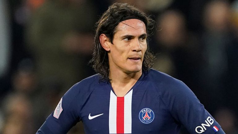 Cavani chưa thể chia tay PSG.