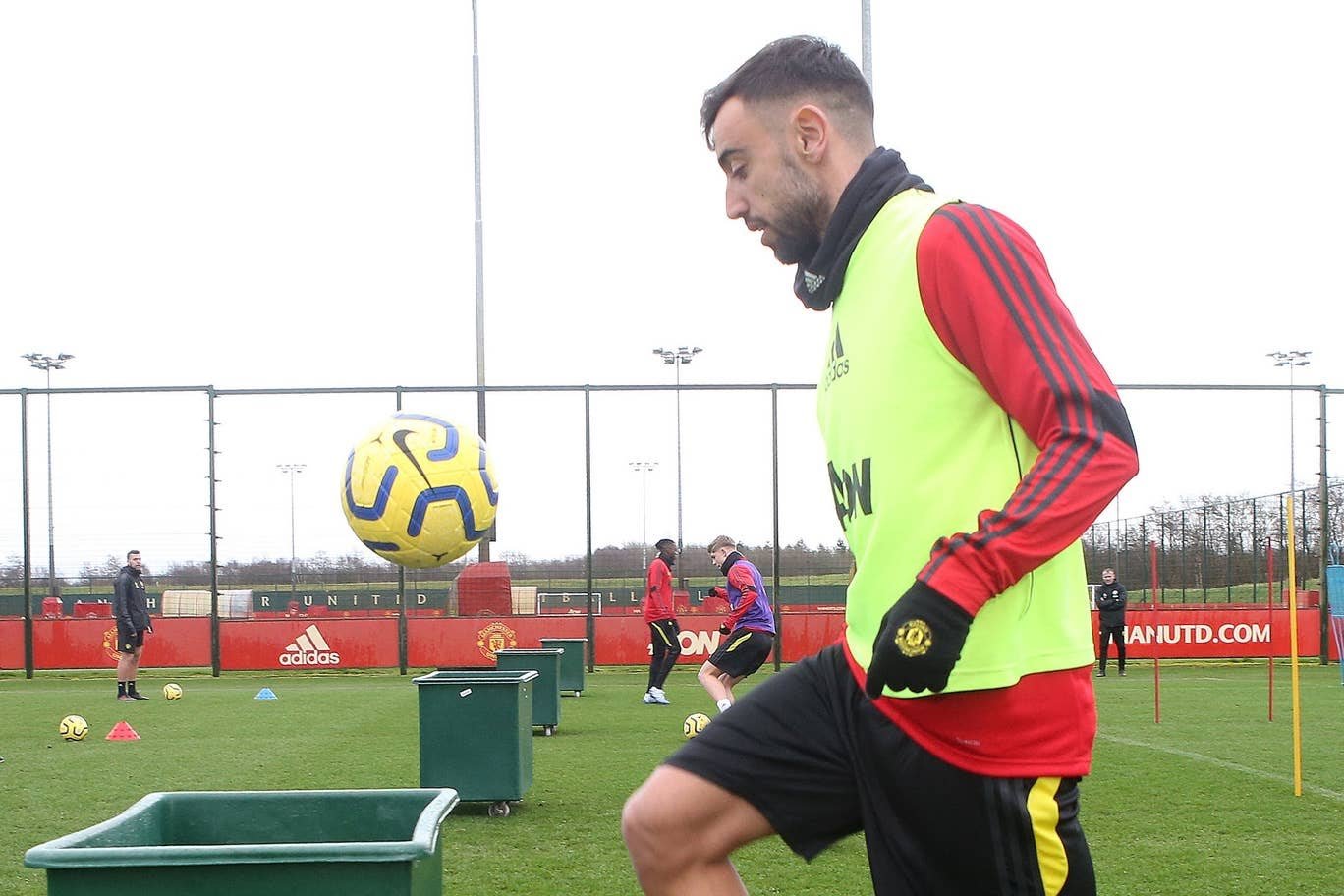 Ảnh Fernandes có buổi Man Utd tập luyện đầu tiên - Bóng Đá
