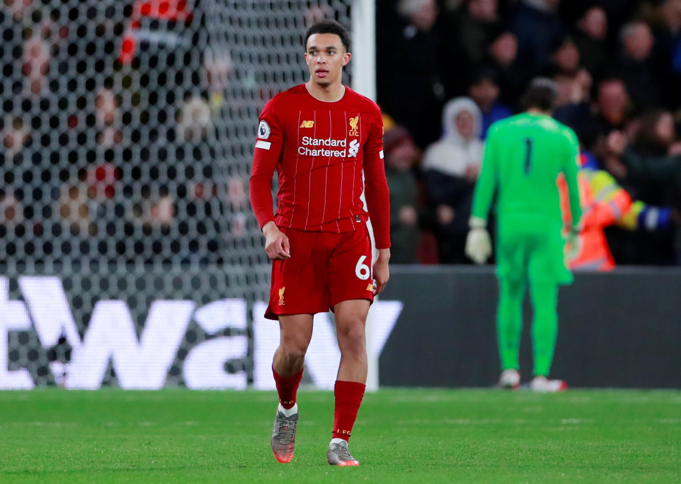 Có một Alexander-Arnold khác lạ, tệ hại trước Watford - Bóng Đá
