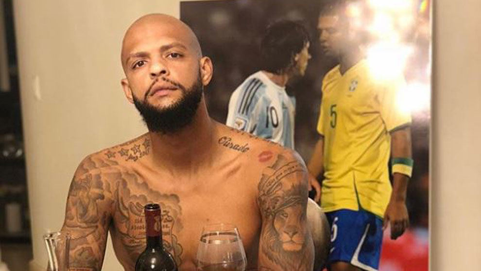 Felipe Melo: When I used to play against Messi with Brazil we took turns to kick him - Bóng Đá