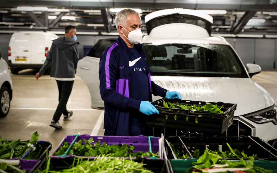 Mourinho tiết lộ, có cả một khu vườn ở trung tâm huấn luyện của Tottenham trồng trái cây và rau củ, dành cho phòng ăn của đội một.