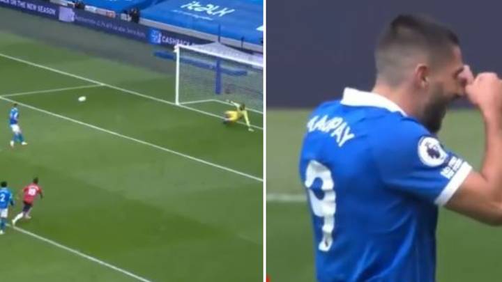 Màn ăn mừng như trêu tức Man United của cầu thủ bên phía Brighton.
