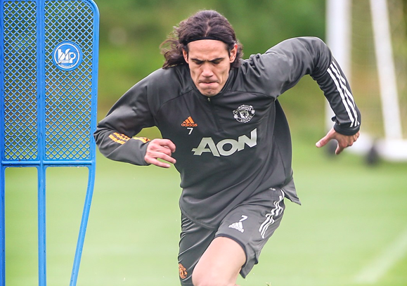 Chùm ảnh Cavani tập luyện buổi đầu ở Man Utd - Bóng Đá