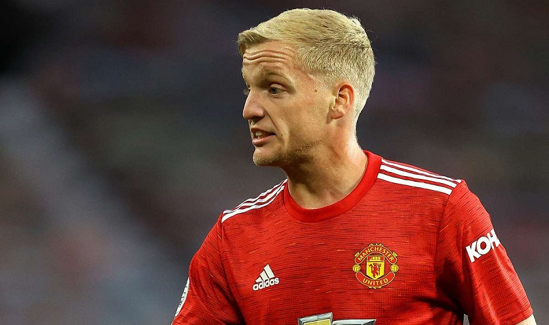 Van de Beek đang phải ngồi dự bị.