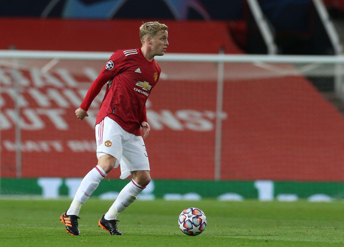 Chưa bàn đẳng cấp, Van de Beek đã cho thấy sự khác biệt quá lớn so với Pogba - Bóng Đá