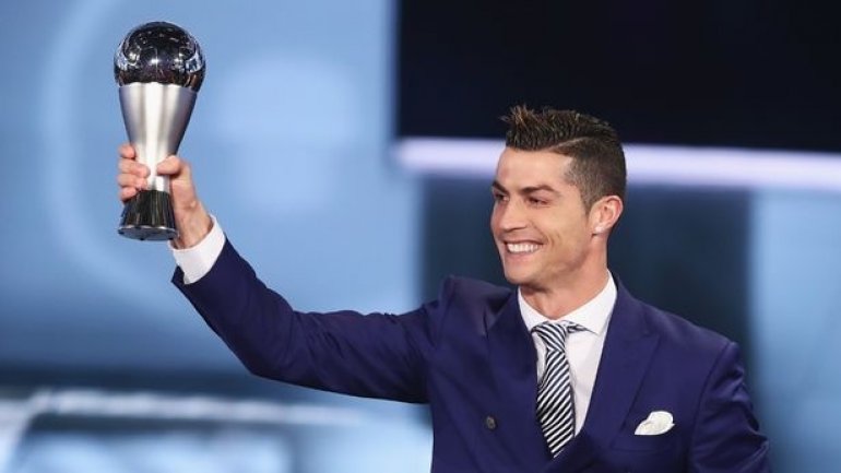 Lộ tin Ronaldo nhận giải 