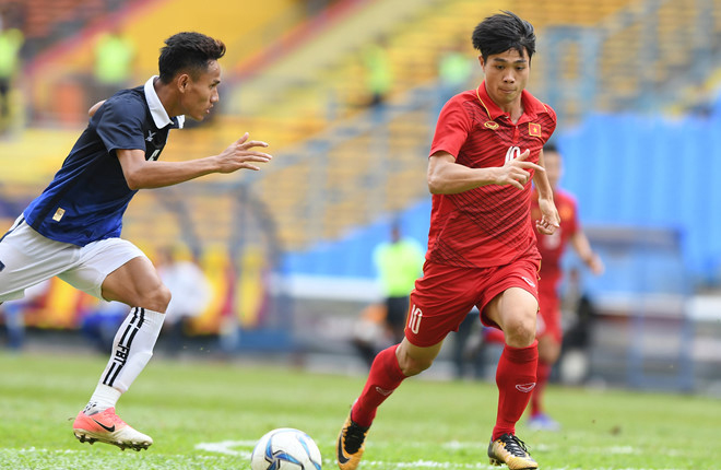 Trong trận thứ hai bảng B môn bóng đá nam SEA Games 29 gặp U22 Campuchia ngày 17/8 vừa qua, Công Phượng lập cú đúp, qua đó giúp U22 Việt Nam thắng chung cuộc 4-1. Ảnh: Tiến Tuấn.