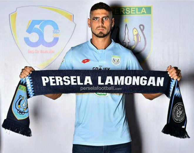 Trung vệ Ramon ra mắt Persela.