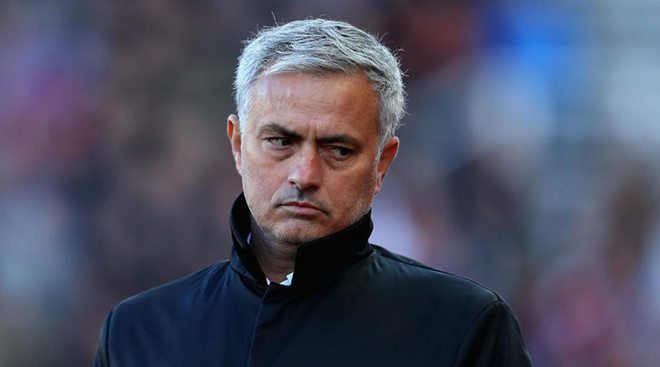 Huấn luyện viên Jose Mourinho chịu áp lực rất lớn ở mùa giải thứ hai dẫn dắt MU. Ảnh: Getty Images.