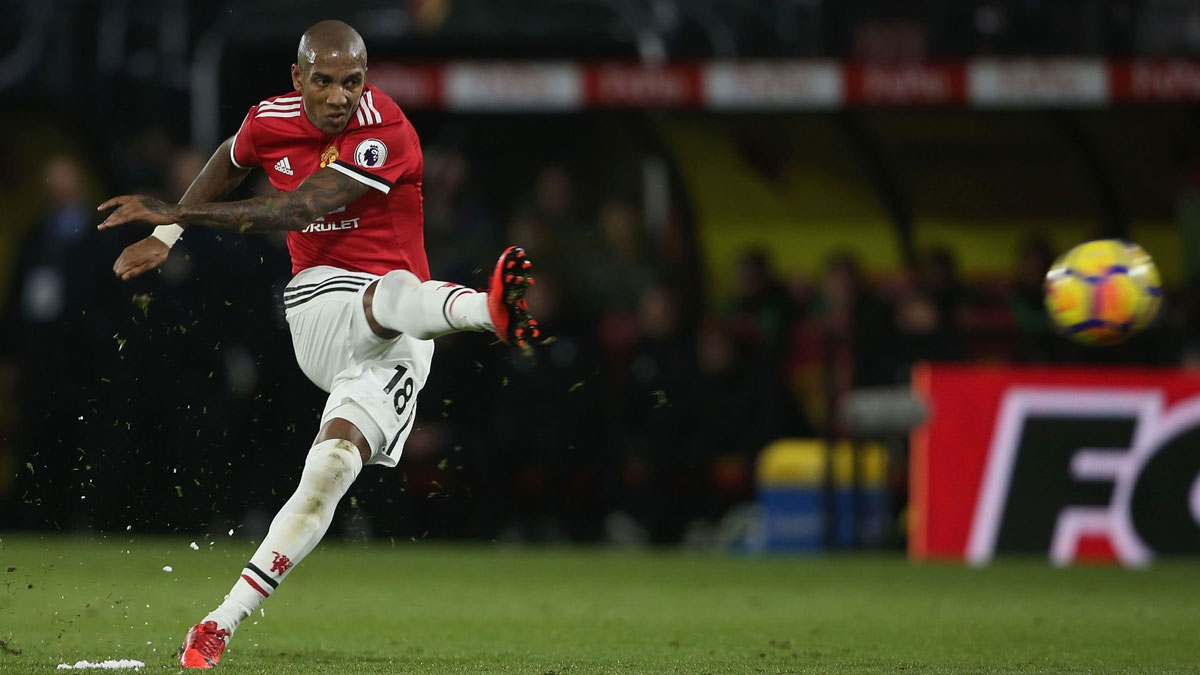 Ashley Young vừa có trận đấu ấn tượng trước Watford.