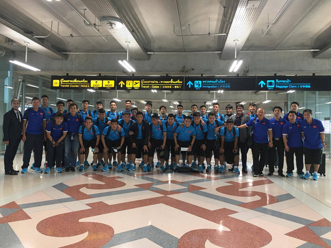 U23 Việt Nam đặt chân tới Bangkok lúc 11h30 hôm nay (07/12). Ảnh: On Sports.