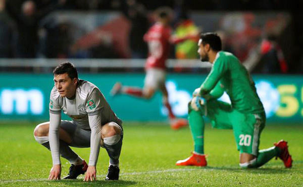 Lindelof và Romero sẽ phải trở lại băng ghế dự bị.