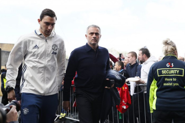 Matteo Darmian là cầu thủ dự bị đa năng của Jose Mourinho.