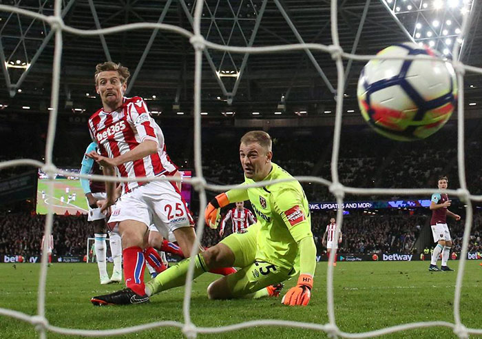 Dự định trở lại Chelsea, Kurt Zouma vẫn hết mình trong màu áo Stoke - Bóng Đá