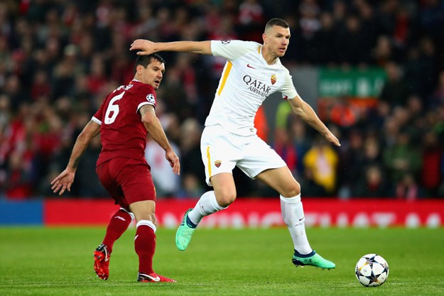 Lovren dễ dàng bị loại bỏ trong tình huống Dzeko ghi bàn rút ngắn tỷ số xuống còn 1-5 cho Roma.