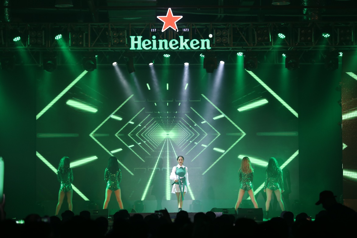 Bảo Anh bùng nổ với vũ đạo bắt mắt tại Hạ Long trong đêm đại tiệc của Heineken