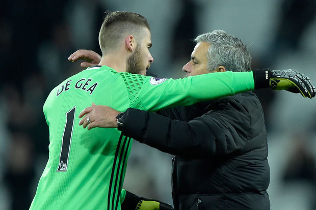 Jose Mourinho từng bật đèn xanh cho Real tiếp cận De Gea.