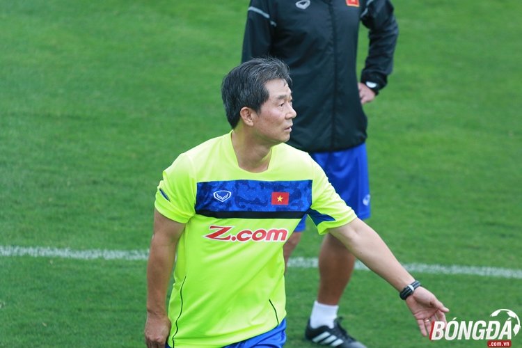 Trợ lý Bae Ji-won đã chia tay ĐT Việt Nam sau AFF Cup 2018.