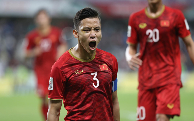 Thủ lĩnh hàng thủ ĐT Việt Nam lọt top 3 trung vệ xuất sắc vòng bảng Asian Cup - Bóng Đá