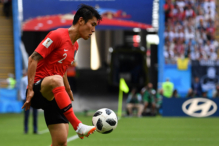 Lee Yong đã chiến đấu hết mình trong trận đấu với Qatar.