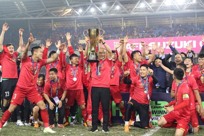 Các CLB V-League trước Tết Nguyên Đán: Chỉ mong đừng nợ lương - Bóng Đá