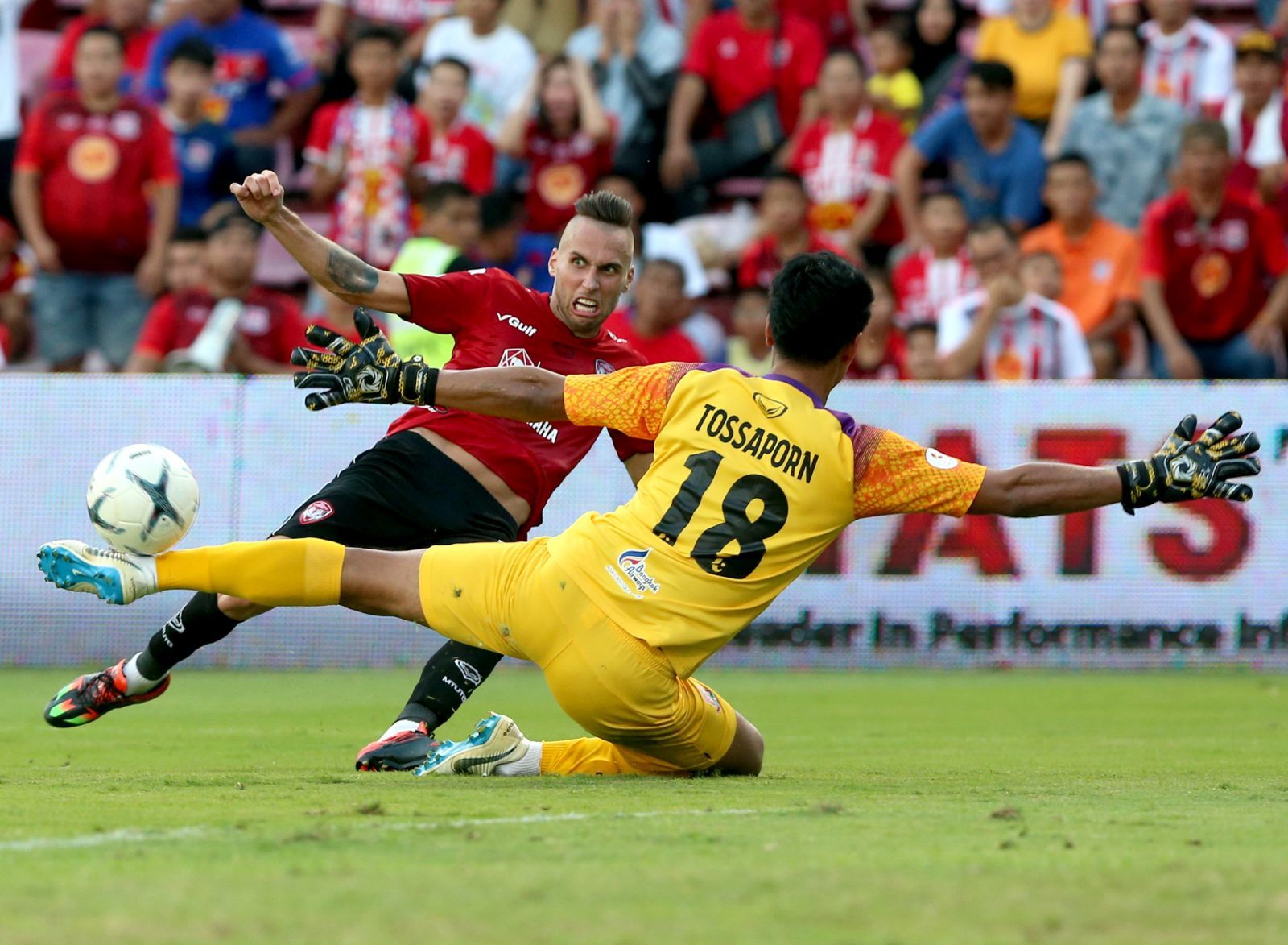 Văn Lâm - Xuân Trường: Hai thái cực vui buồn tại vòng 15 Thai-League - Bóng Đá