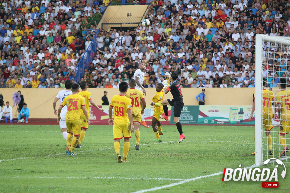 TRỰC TIẾP DNH Nam Định 1-2 HAGL (Hiệp 2): Martins đưa đội khách dẫn trước - Bóng Đá
