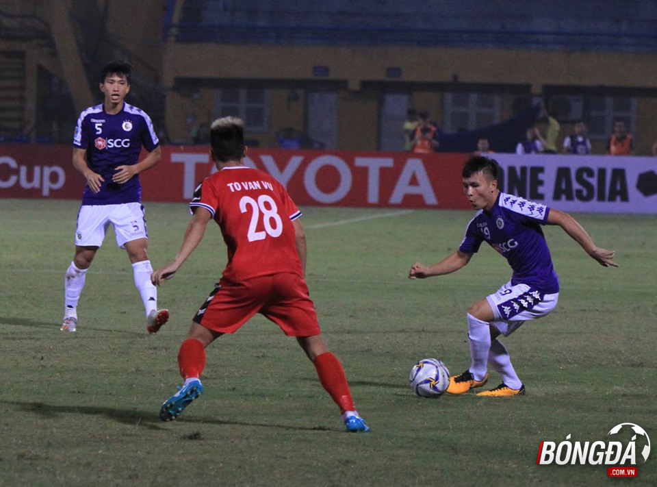 TRỰC TIẾP CLB Hà Nội 0-0 B.Bình Dương: Tấn Tài thử vận may - Bóng Đá