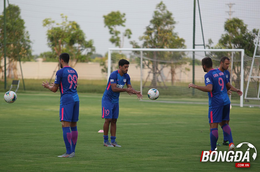 Kitchee sử dụng đội hình rất nhiều ngoại binh. Ảnh: Minh Anh.