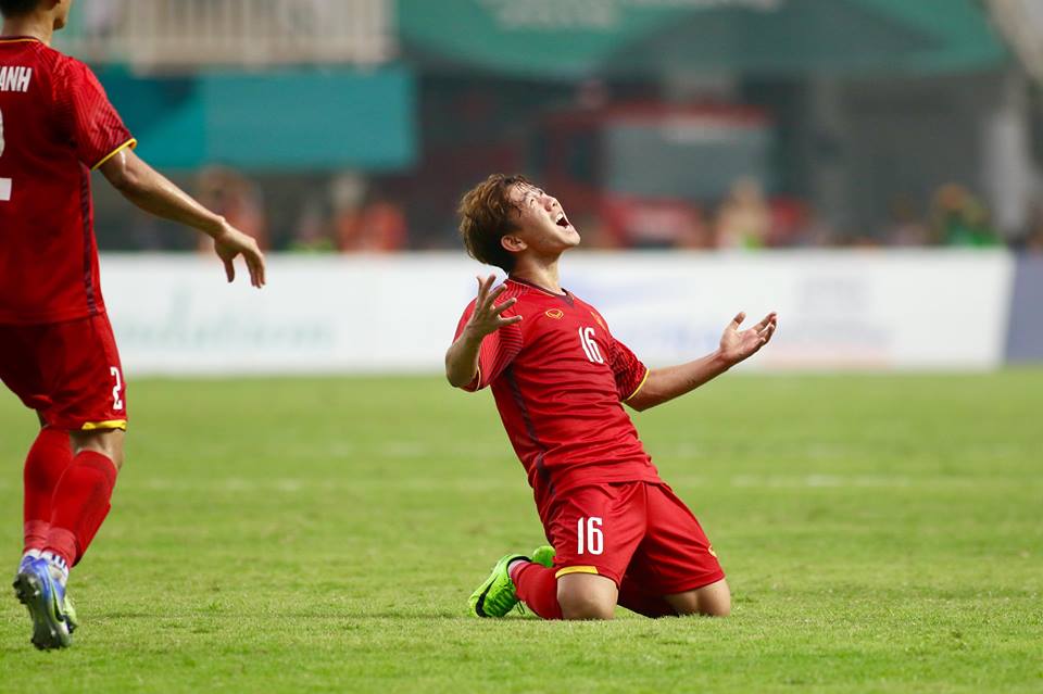 Giây phút vỡ òa của Minh Vương sau khi lập siêu phẩm vào lưới Olympic Hàn Quốc.