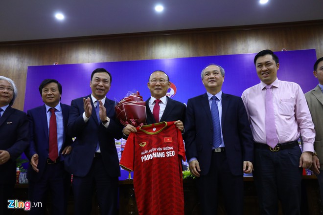 CHÍNH THỨC: HLV Park Hang-seo gia hạn 3 năm, quyết đưa ĐT Việt Nam vào top châu Á - Bóng Đá