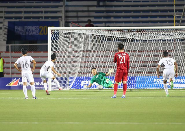 Nguyễn Văn Toản cản phá quả penalty: Không chỉ là 1 pha cứu thua thiên tài - Bóng Đá