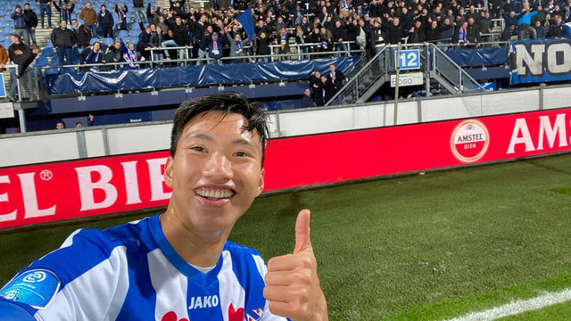 Đây, hành động đặc biệt của Đoàn Văn Hậu sau màn trình ra mắt ở Heerenveen - Bóng Đá