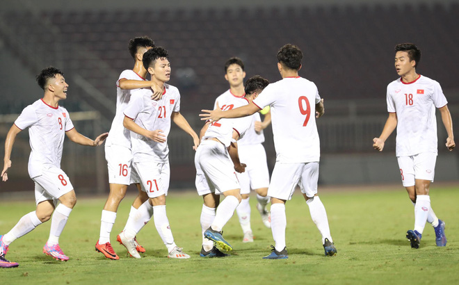 U19 Việt Nam sẽ bước vào VCK U19 châu Á (14-31/10) tại Uzbekistan. Ở vòng loại, đoàn quân của HLV Philippe Troussier nằm trong top những đội hạng nhì có thành tích tốt nhất với 7 điểm sau 3 trận đấu.