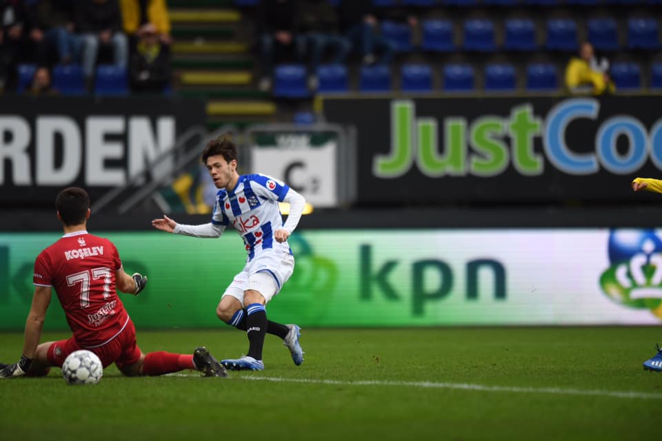 Đoàn Văn Hậu dự bị trong ngày Heerenveen thua trận thứ 3 liên tiếp - Bóng Đá