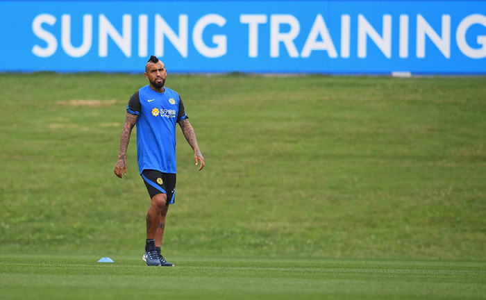 Arturo Vidal gặp lại đồng hương trong buổi tập đầu tiên tại Inter Milan - Bóng Đá