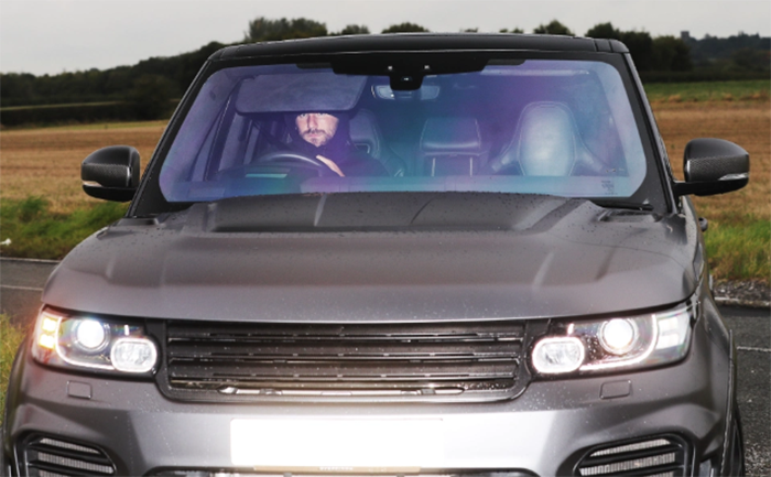 Man Utd star Van de Beek drives new £150k luxury Range Rover to training while Pogba is dropped off by partner Zulay - Bóng Đá