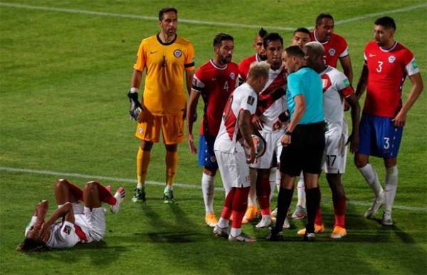 Có thể kể đến pha va chạm của Jean Beausejour và Andre Carrillo. Các cầu thủ cả 2 đội suýt nữa đã không giữ được bình tĩnh.