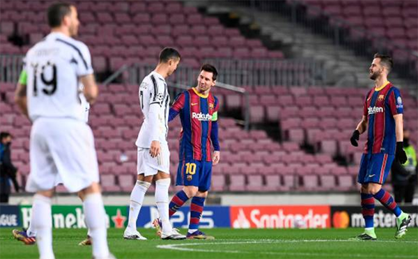 Ronaldo gọi, Messi lặng im trong ngày Juventus 