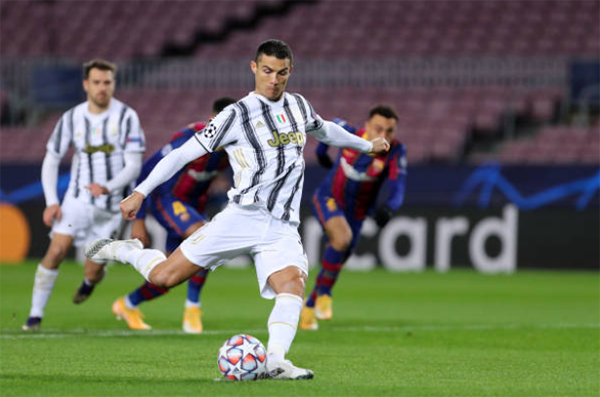 Ronaldo gọi, Messi lặng im trong ngày Juventus 