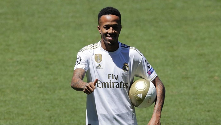 Eder Militao chuyển đến khoác áo Real Madrid với mức phí lên đến 50 triệu euro. Nhưng tới nay, ngôi sao số 3 chưa để lại nhiều dấu ấn trong màu áo Los Blancos.